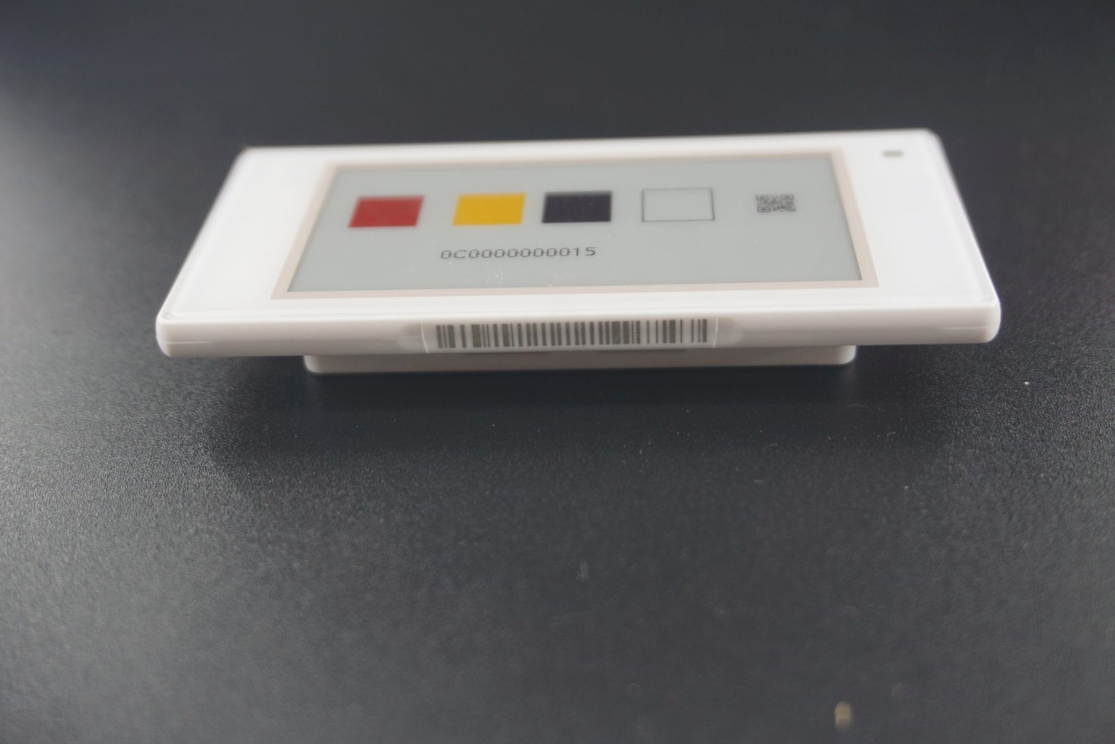 Four-colour electronic shelf label seen from an angle